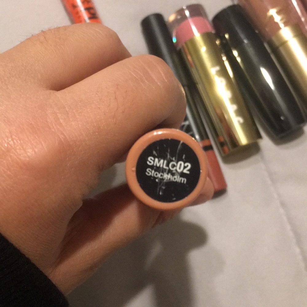 LIPSTICKS - Picture 3 of 4